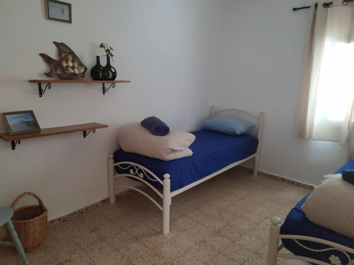 Juha'S Guesthouse - Zarqa Bay Jisr ez Zarqa Ngoại thất bức ảnh