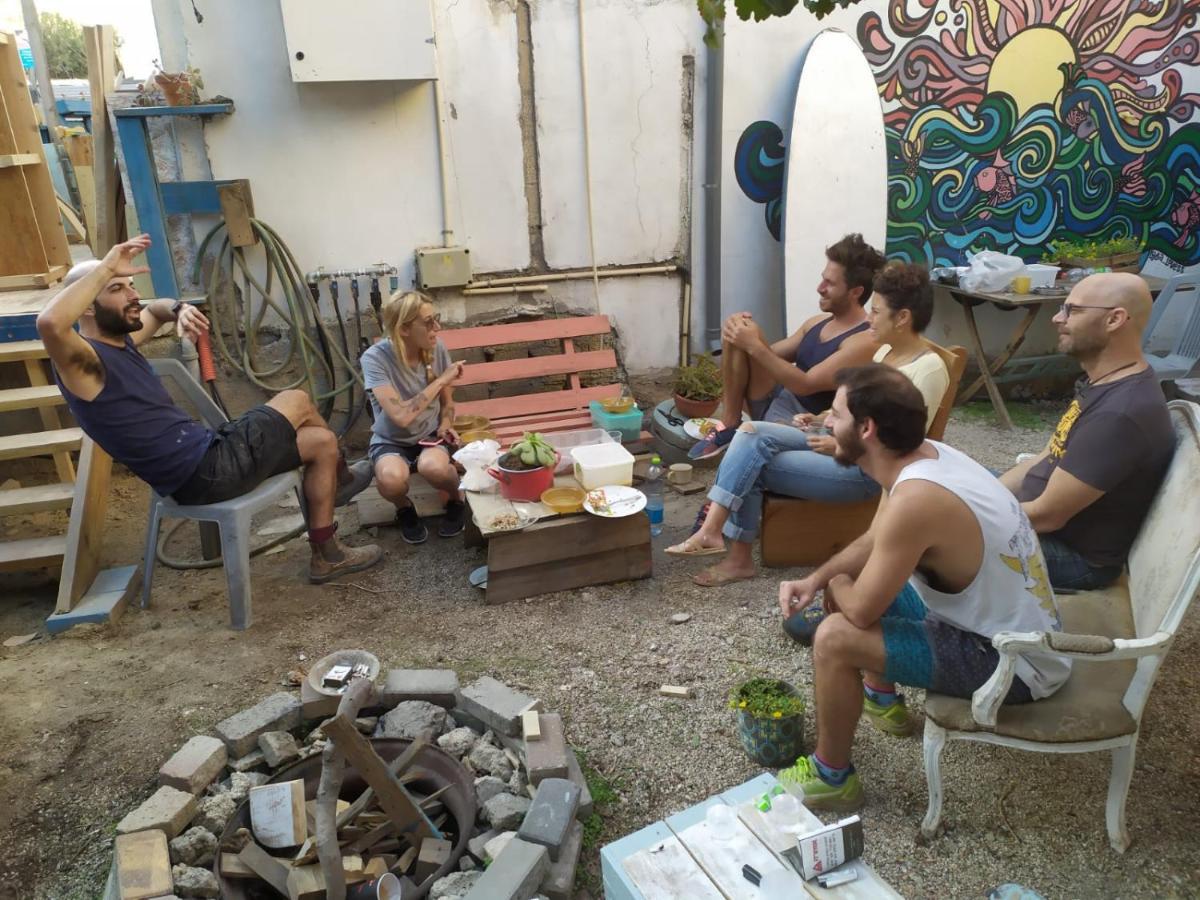 Juha'S Guesthouse - Zarqa Bay Jisr ez Zarqa Ngoại thất bức ảnh