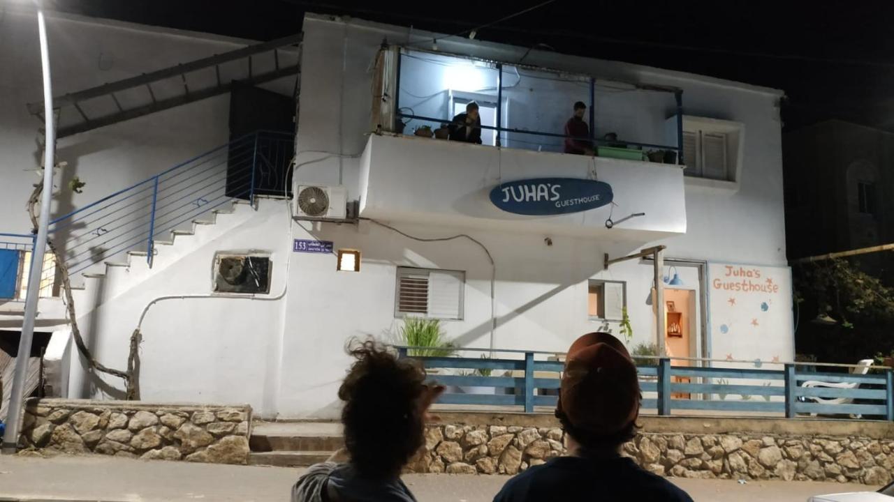 Juha'S Guesthouse - Zarqa Bay Jisr ez Zarqa Ngoại thất bức ảnh
