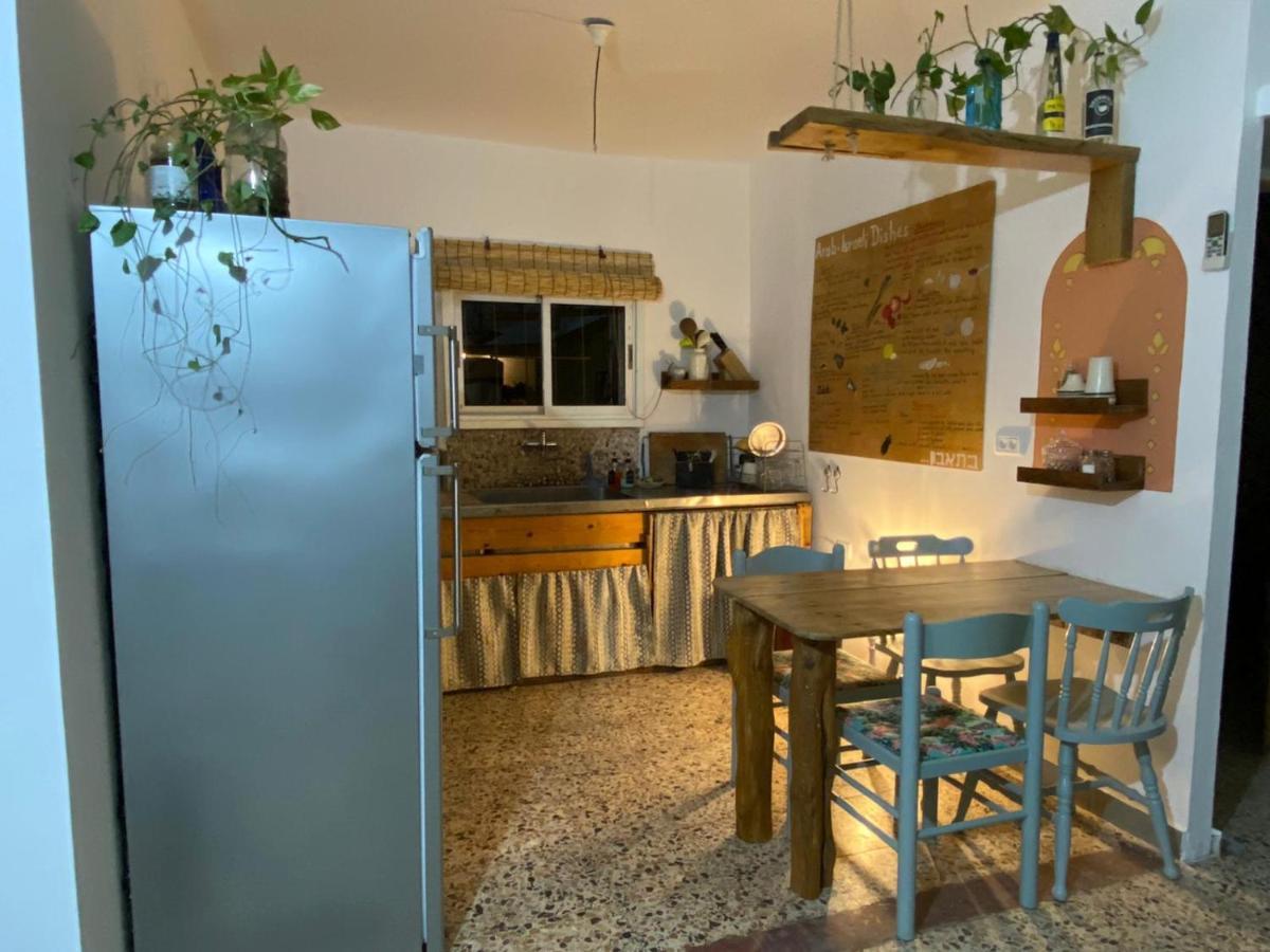 Juha'S Guesthouse - Zarqa Bay Jisr ez Zarqa Ngoại thất bức ảnh