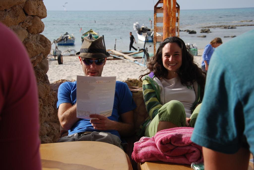Juha'S Guesthouse - Zarqa Bay Jisr ez Zarqa Ngoại thất bức ảnh
