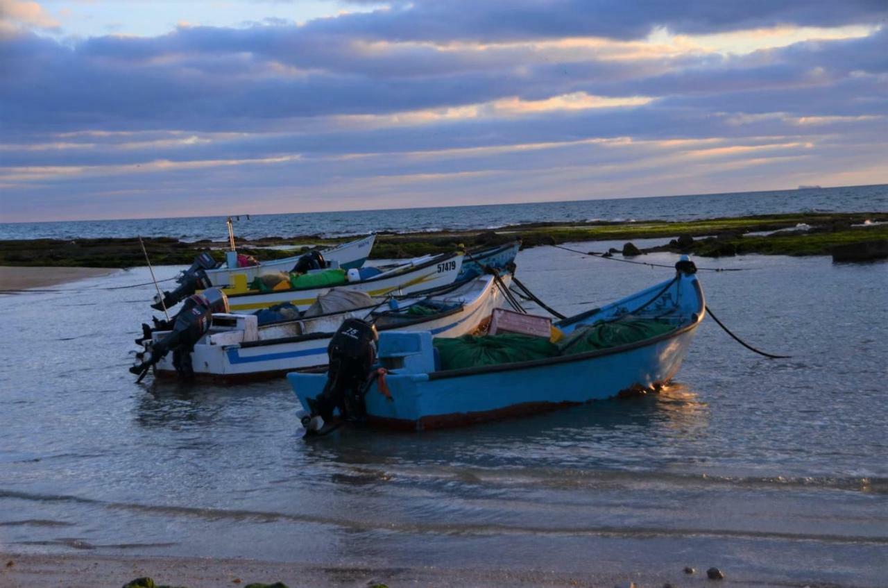 Juha'S Guesthouse - Zarqa Bay Jisr ez Zarqa Ngoại thất bức ảnh