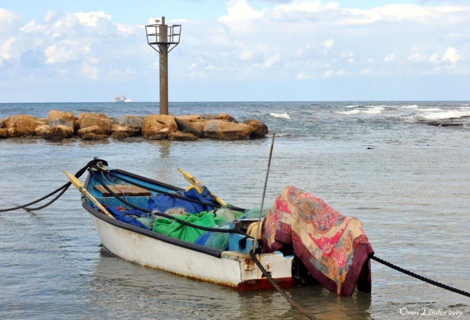 Juha'S Guesthouse - Zarqa Bay Jisr ez Zarqa Ngoại thất bức ảnh